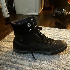 Woman’s size 6 1/2